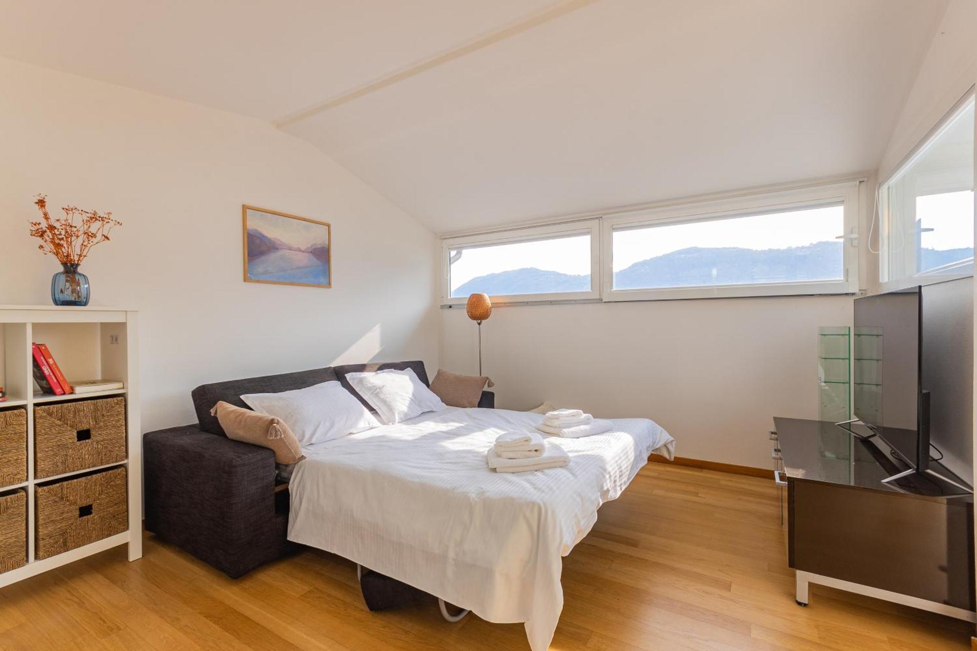 Casa Madlen - Bright Attic With Marvelous View Apartment Campione d'Italia Ngoại thất bức ảnh